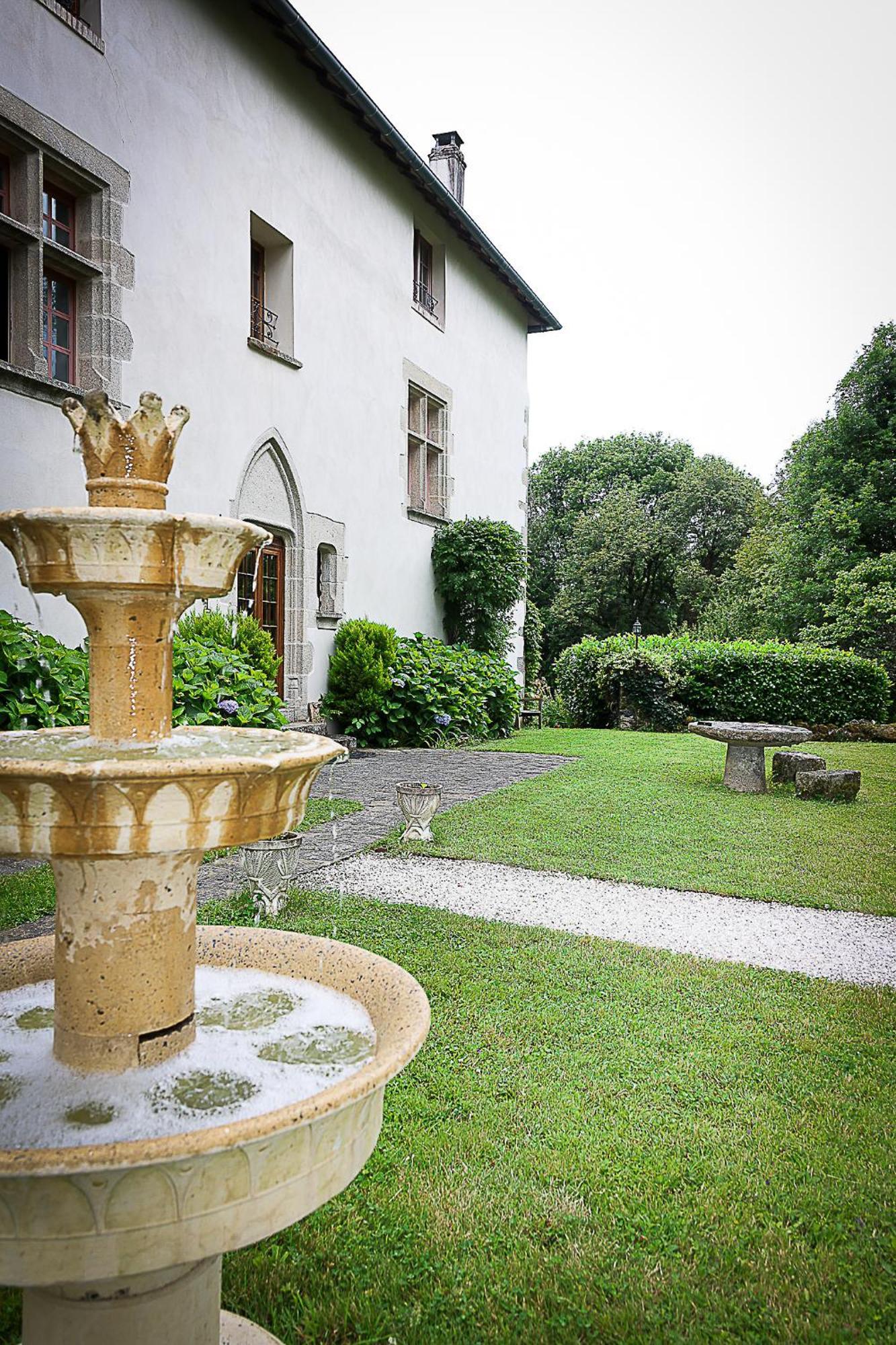Manoir Xv Domaine De Peyrafort Tulle